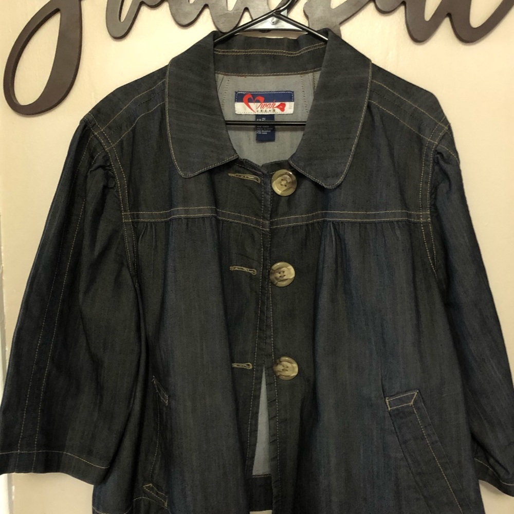 Crop denim jacket